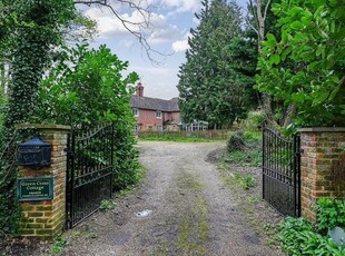 4 Bedroom Semi-detached House For Sale In Goudhurst, Kent