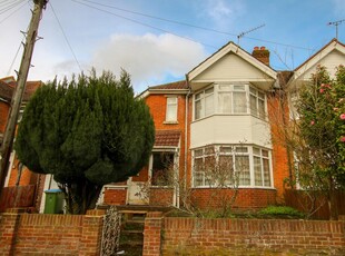 4 bedroom semi-detached house for sale in Shirley, Southampton, SO15