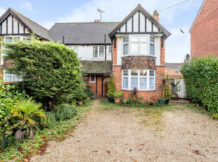 4 bedroom semi-detached house for sale in Tilehurst Road, Reading, Berkshire, RG30