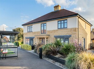 5 bedroom detached house for sale in Diamond Crescent, Abbey Farm, Wiltshire, SN25
