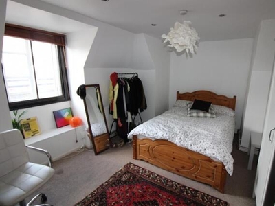 5 Bedroom Maisonette For Rent In Ossulston Street