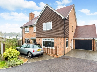 5 bedroom property to let in Manor Fields Southborough TN4