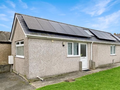 Bungalow to rent in Carminow Way, Newquay TR7