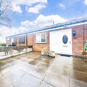 Bungalow to rent in Glover Street, West Bromwich B70