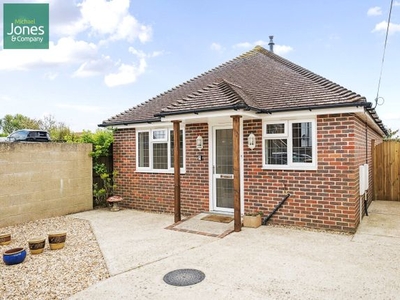 Bungalow to rent in Sompting Road, Lancing, West Sussex BN15