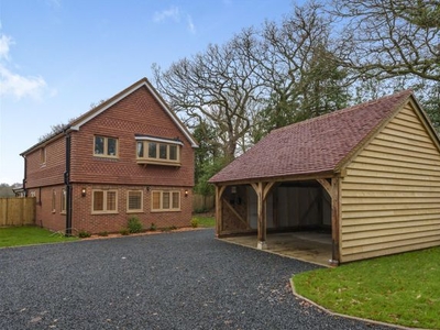Detached house to rent in Knowle Lane, Cranleigh GU6