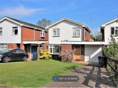 Detached house to rent in Wilders Close, Woking GU21