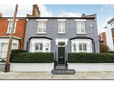 End terrace house to rent in Bishops Road, London SW6