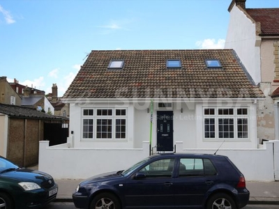 End terrace house to rent in Lakehall Road, Thornton Heath CR7
