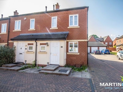 End terrace house to rent in Nightingale Close, Edgbaston B15