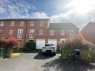 End terrace house to rent in Slough, Berkshire SL3
