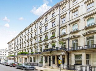 Flat for sale in Ennismore Gardens, London SW7