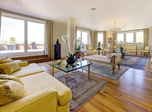 Flat for sale in Hodford Road, London NW11