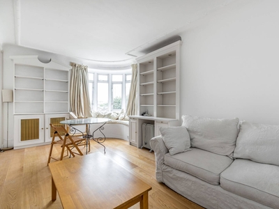 Flat in Norland Square, Holland Park, W11