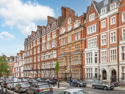 Flat in Palace Court, Notting Hill Gate, W2