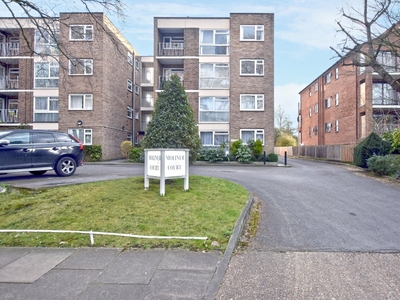 Flat to rent - Brackley Road, Beckenham, BR3