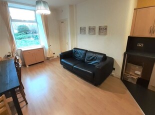 Flat to rent in Albion Terrace, Leith, Edinburgh EH7