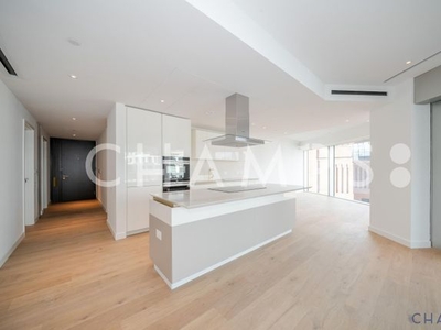 Flat to rent in Alder House, Electric Boulevard SW11