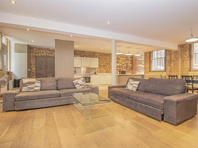 Flat to rent in Charlotte Road, London EC2A