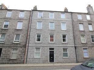 Flat to rent in Charlotte Street, Aberdeen AB25