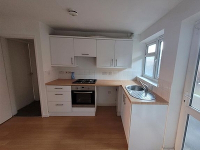 Flat to rent in Charnwood Court, London Road, Coalville LE67