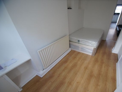 Flat to rent in Colchester Street, Coventry CV1