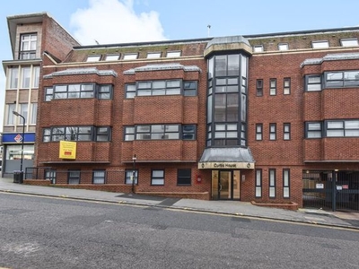 Flat to rent in Corporation Street, High Wycombe HP13