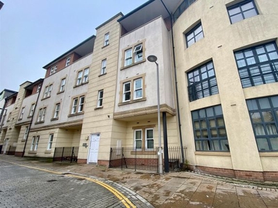 Flat to rent in Curzon Place, Gateshead NE8