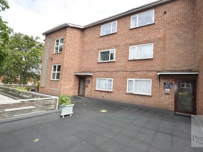 Flat to rent in Dell Crescent, Norwich NR5