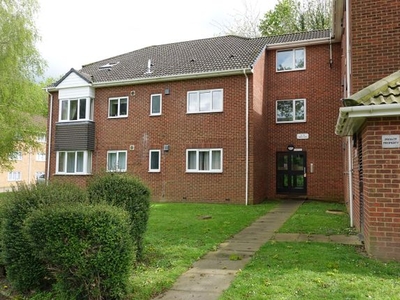 Flat to rent in Findlay Close, Gillingham ME8