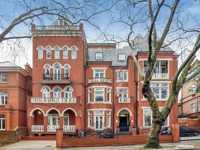 Flat to rent in Fitzjohns Avenue, Hampstead, London NW3