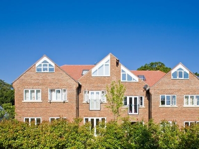 Flat to rent in Flat 3, 30 Chiltern Court, Goring On Thames RG8