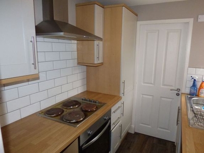 Flat to rent in Flat 6, Warwick House, Avenue Road DN2