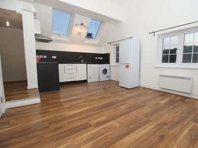 Flat to rent in Ford Street, High Wycombe HP11