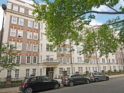 Flat to rent in Grove Court, 24 Grove End Road, London NW8