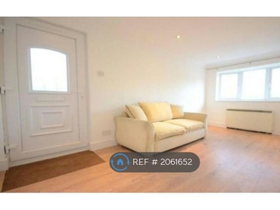 Flat to rent in Hawkesbury Drive, Calcot, Reading RG31