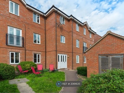 Flat to rent in Hutley Drive, Colchester CO4