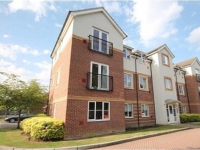 Flat to rent in Kingswood Close, Camberley GU15