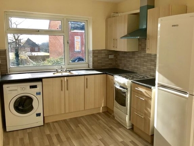 Flat to rent in Lake Street, Dudley, Gornal DY3