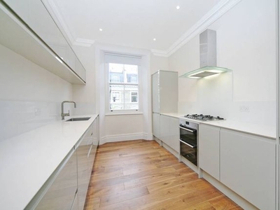 Flat to rent in Linden Gardens, London W2