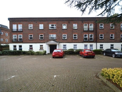 Flat to rent in London Road, St Albans AL1