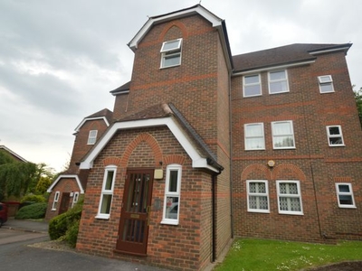 Flat to rent in Malmers Well Road, High Wycombe, Buckinghamshire HP13