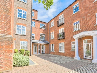 Flat to rent in Milliners Court, Lattimore Road, St Albans, Herts AL1