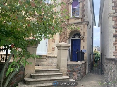 Flat to rent in Oakfield Road, Bristol BS8
