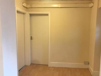 Flat to rent in Old Park Road, Dudley DY1