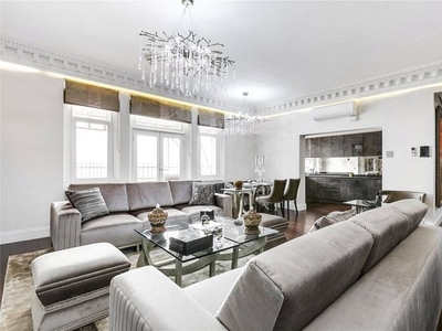 Flat to rent in Palace Gate, Kensington W8
