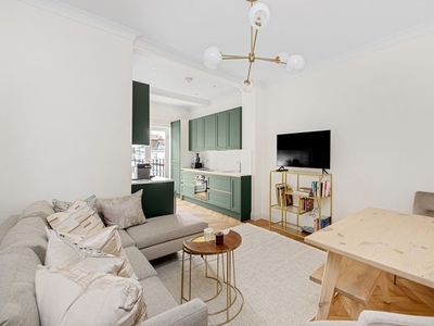 Flat to rent in Pembridge Villas, London W11
