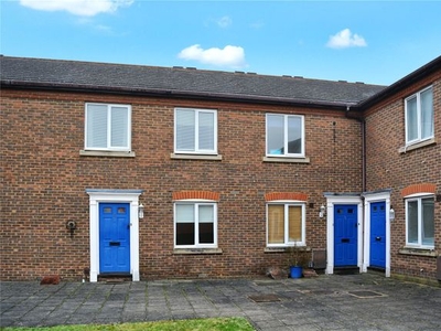 Flat to rent in Prestwold House, Aylesbury, Buckinghamshire HP19