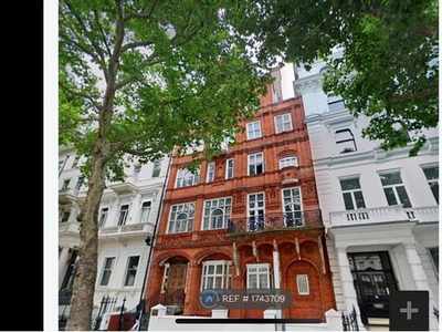Flat to rent in Queens Gate, London SW7