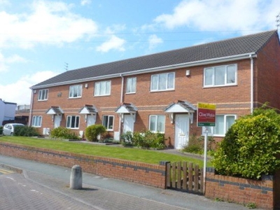 Flat to rent in Roklis Court, Wirral CH49